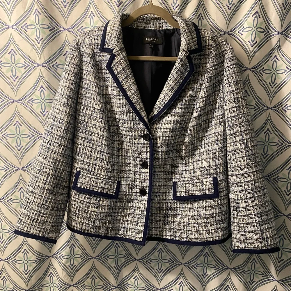 NWOT TALBOTS Navy & White Tweed Blazer, 2Pkts, 3 Buttons w/Detailed Buttons - Picture 3 of 14